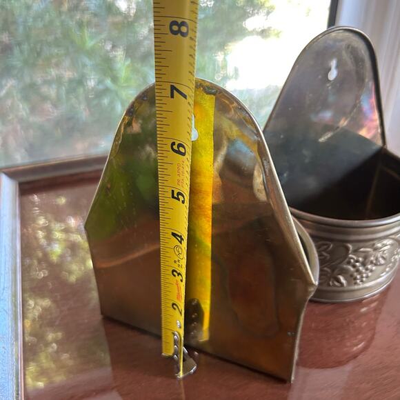 Pair of Vintage Hosley Brass Wall Planters – Embossed Grapevine Design - Picture 14 of 14